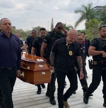 Corpo de ex-delegado-geral executado no litoral paulista é velado na Alesp
