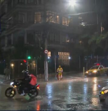 Chuva deixa capital em estado de atenção para alagamentos; 39 mil imóveis ficam sem luz na Grande SP