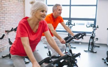 Adeus à mensalidade: idosos têm academias gratuitas em 46 centros de SP