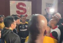 Jogadores do São Paulo são cobrados por organizada após eliminação