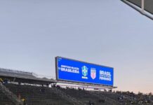 Em São Paulo para a Parada LGBTQIA+, mães unem causas em jogo da seleção feminina