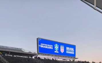 Em São Paulo para a Parada LGBTQIA+, mães unem causas em jogo da seleção feminina