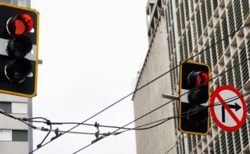 Como funcionam os semáforos inteligentes de São Paulo?